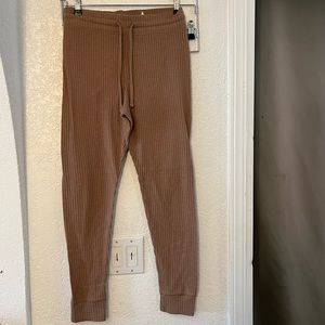 Cozy thermal leggings from the GAP, size medium.
